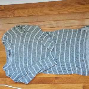 A Pea In The Pod Maternity sweater XD